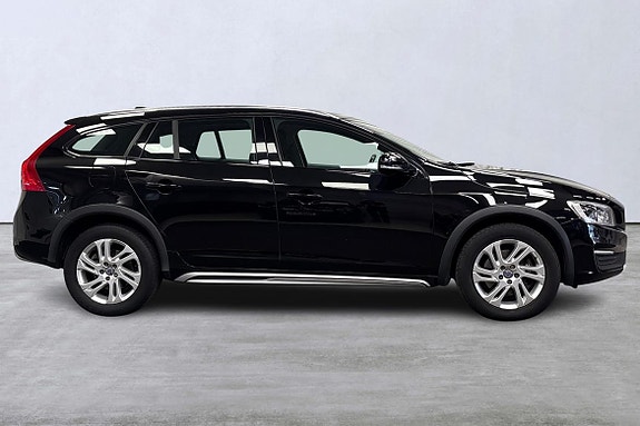 Volvo V60 Cross Country 3 of 5