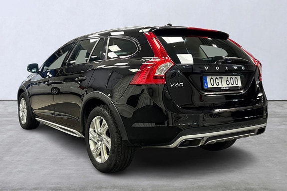 Volvo V60 Cross Country 4 of 5