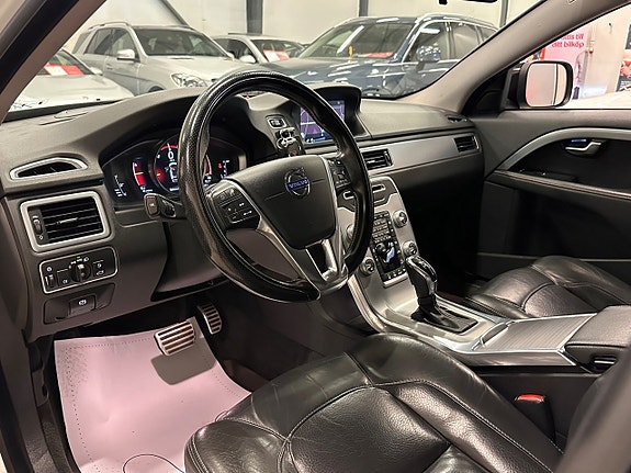 Volvo XC70 11 of 30