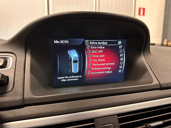 Volvo XC70 27 of 30