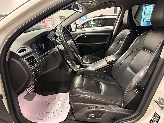 Volvo XC70 13 of 30