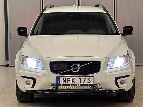 Volvo XC70 2 of 5