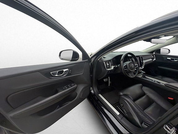 Volvo V60 13 of 30