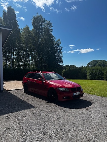 BMW 320d 3 of 7