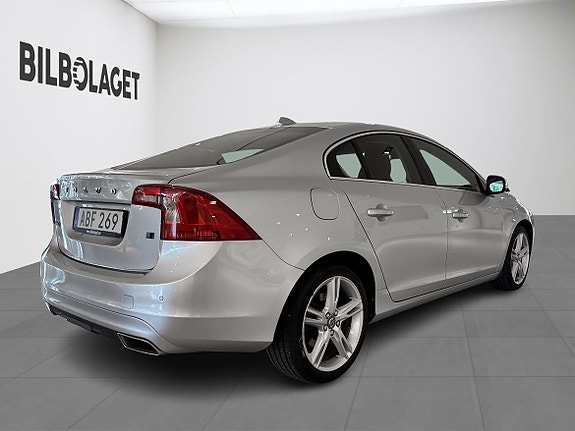 Volvo S60 4 of 5