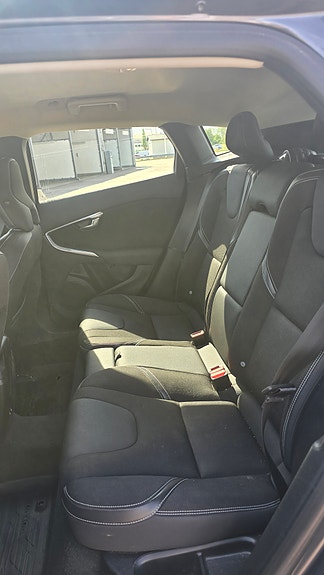 Volvo V40 8 of 22