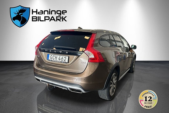 Volvo V60 Cross Country 8 of 30