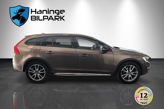 Volvo V60 Cross Country 6 of 30
