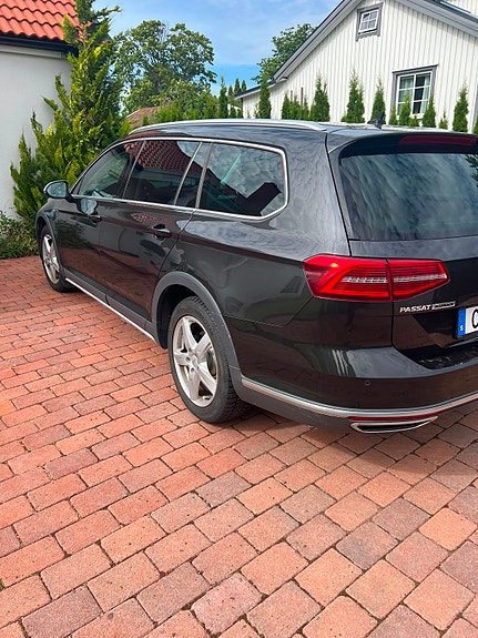 Volkswagen Passat Alltrack 4 of 5