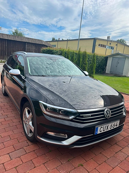 Volkswagen Passat Alltrack 3 of 5