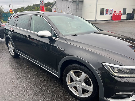 Volkswagen Passat Alltrack 2 of 6