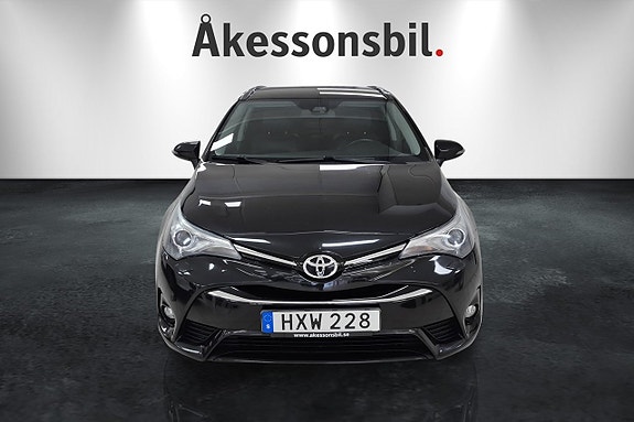 Toyota Avensis 2 of 5