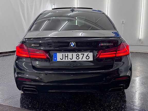 BMW M550i 4 of 5