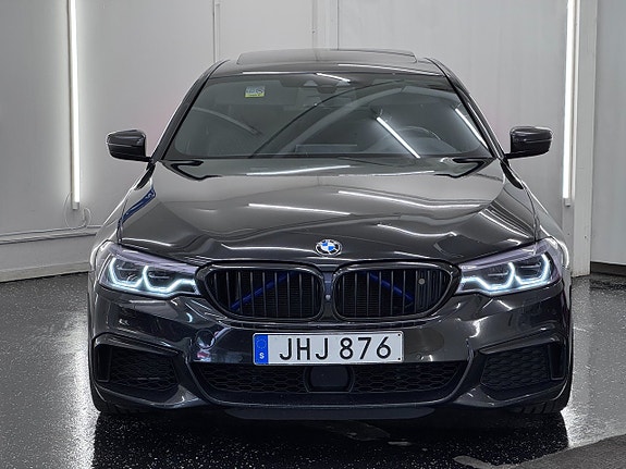 BMW M550i 2 of 5