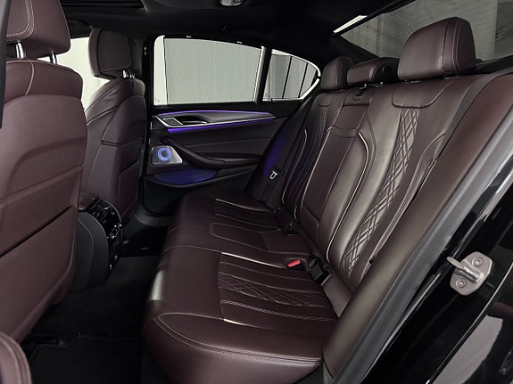 BMW M550i 9 of 30