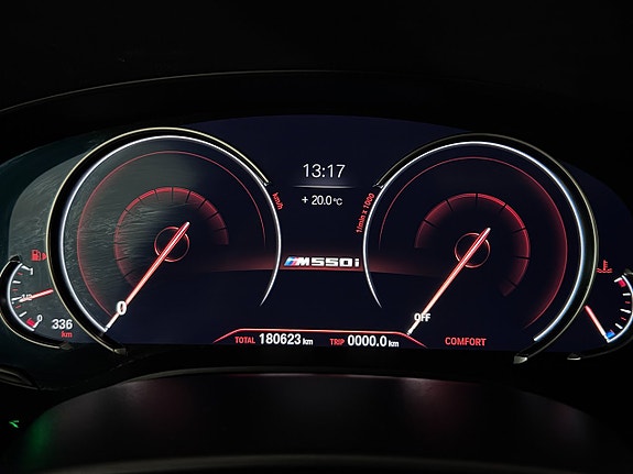BMW M550i 11 of 30