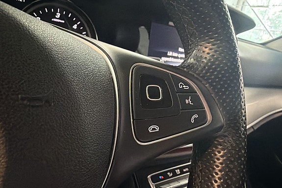 Mercedes-Benz E220 14 of 26