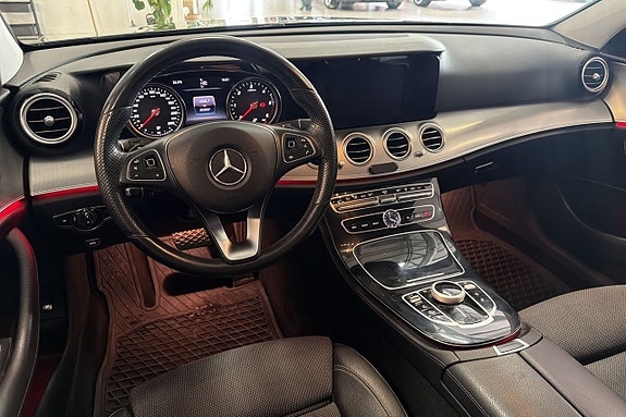 Mercedes-Benz E220 11 of 26