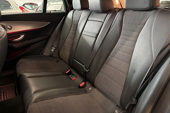 Mercedes-Benz E220 10 of 26
