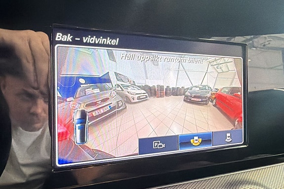 Mercedes-Benz E220 21 of 26
