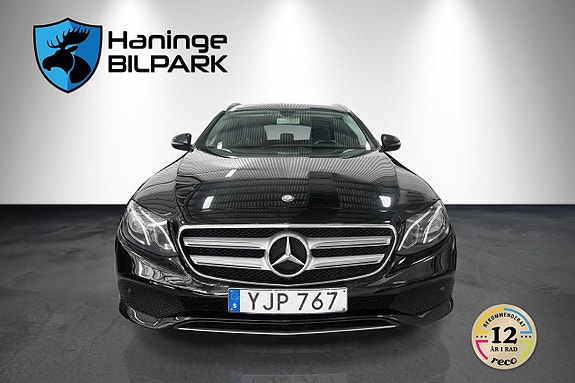 Mercedes-Benz E220 3 of 5
