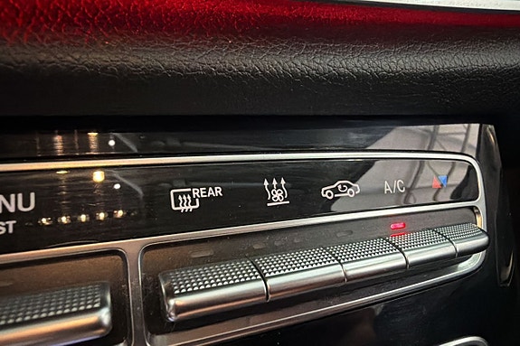 Mercedes-Benz E220 16 of 26