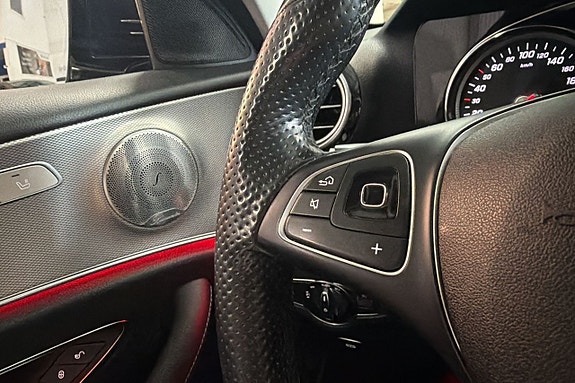 Mercedes-Benz E220 13 of 26