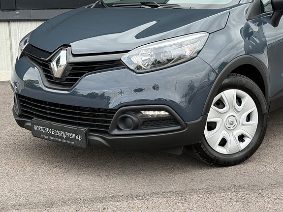 Renault Captur 3 of 24