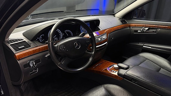 Mercedes-Benz S350 11 of 30