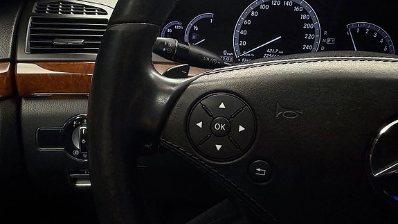 Mercedes-Benz S350 21 of 30