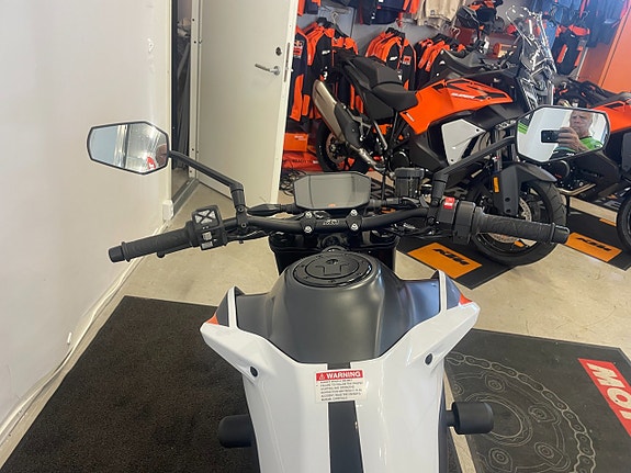 KTM 890 DUKE R "Fin hoj med komplett historik" 4 of 5