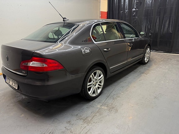 Skoda Superb 4 of 9