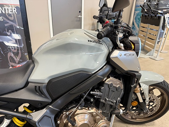 Honda CB650R 3 of 7