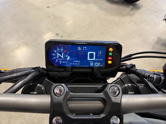 Honda CB650R 7 of 7