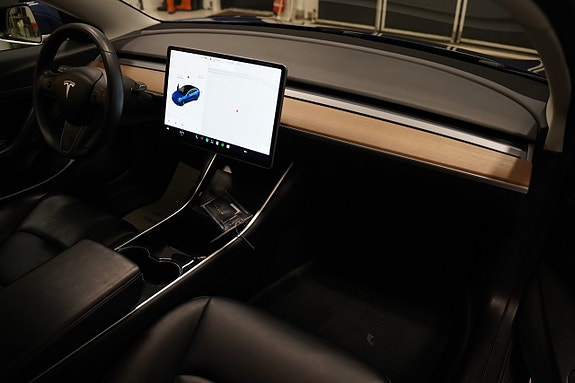 Tesla Model 3 9 of 21