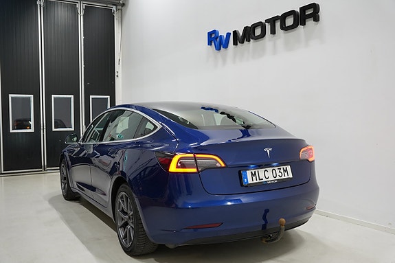Tesla Model 3 4 of 5