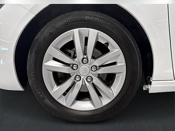 Peugeot 308 SW 14 of 17