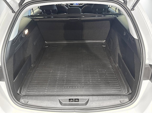 Peugeot 308 SW 13 of 17