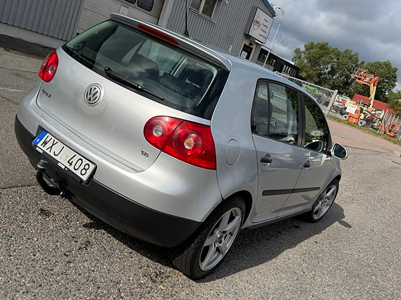 Volkswagen Golf V 4 of 10