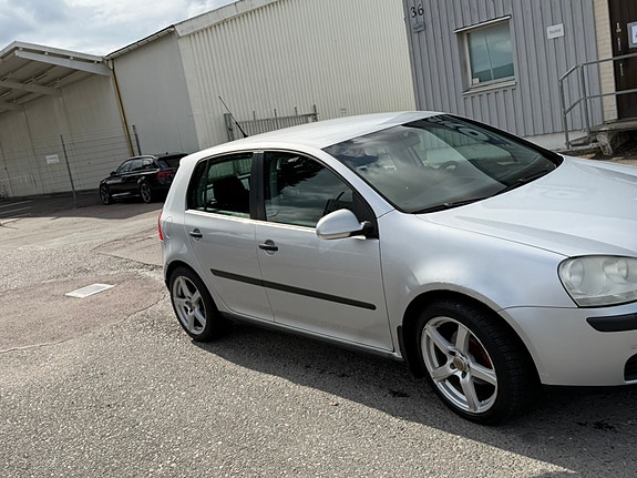 Volkswagen Golf V 3 of 10