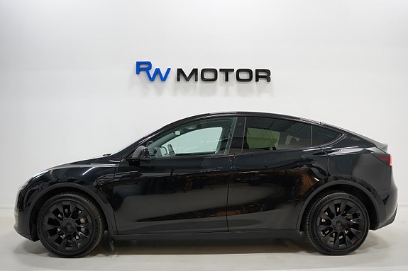 Tesla Model Y 3 of 5