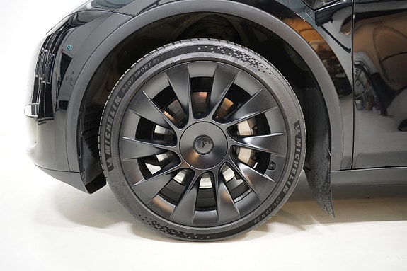 Tesla Model Y 5 of 5