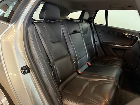 Volvo V60 13 of 18
