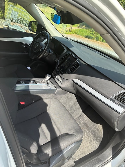 Volvo XC90 7 of 9