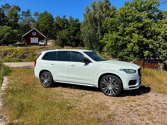Volvo XC90 2 of 5