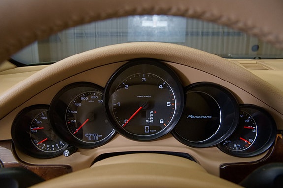 Porsche Panamera 19 of 23