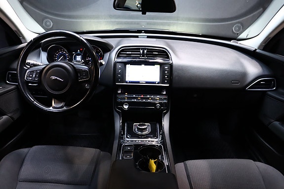 Jaguar XE 17 of 28