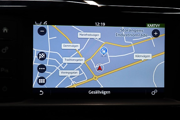 Jaguar XE 25 of 28