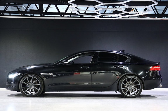 Jaguar XE 6 of 28