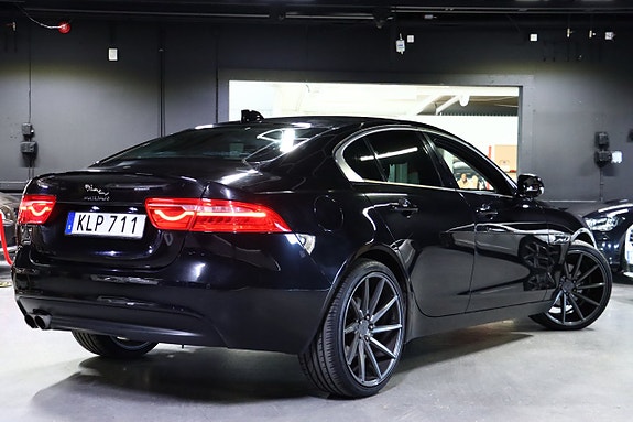 Jaguar XE 4 of 28